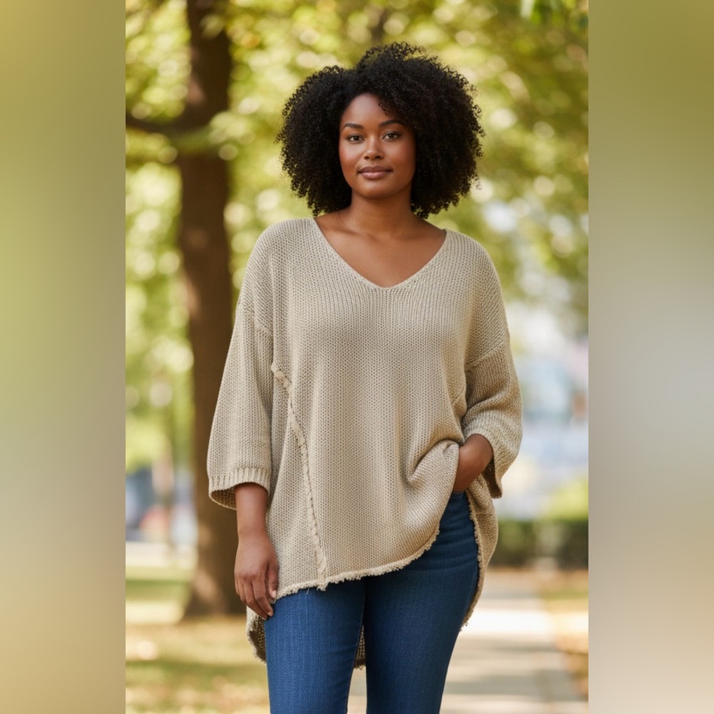 Quinn Women's V-Neck Sweater in Cream M